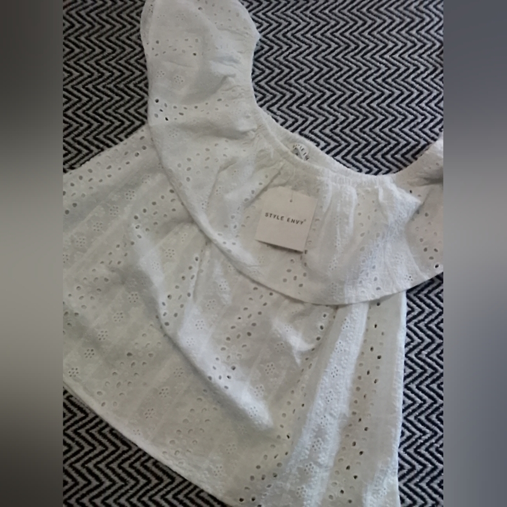 NWT Style Envy White One Layered Open Shoulder Top